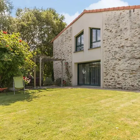 Charmante Maison Renovee A 300m De La Loire Avec Jardin, Terrasse, Wifi Et Equipements Bebe - Fr-1-306-815 Holiday home Saint-Julien-de-Concelles